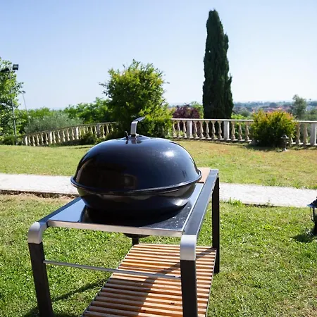 Rolls - Porzione Di Con Piscina,giardino E Parcheggi