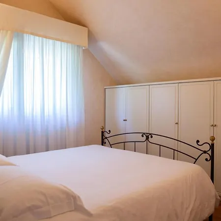 Villa Rolls - Porzione Di Con Piscina,giardino E Parcheggi *