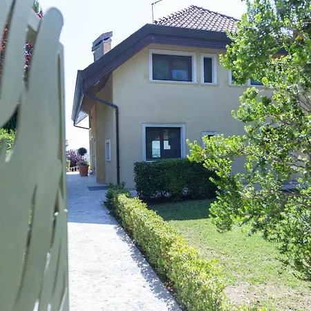 Villa Rolls - Porzione Di Con Piscina,giardino E Parcheggi