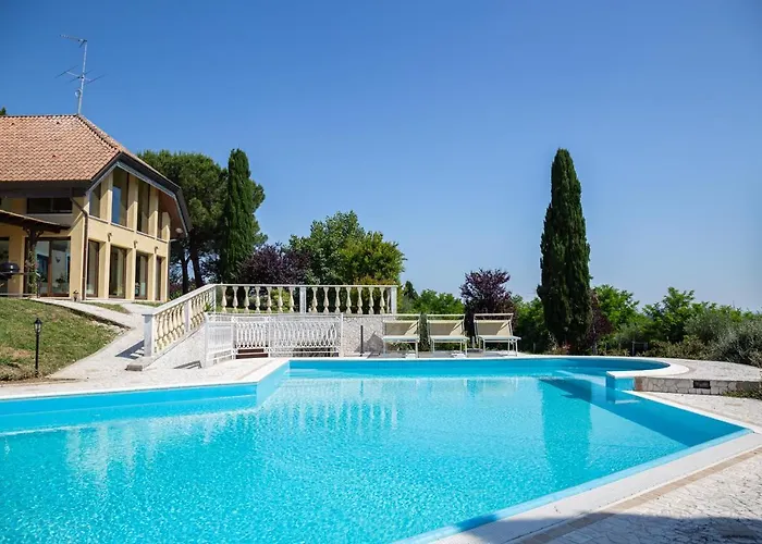 Villa Rolls - Porzione Di Con Piscina,giardino E Parcheggi Riccione