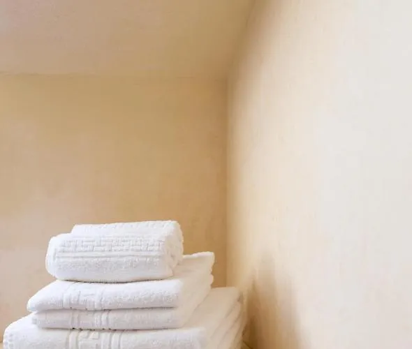 Rolls - Porzione Di Con Piscina,giardino E Parcheggi *