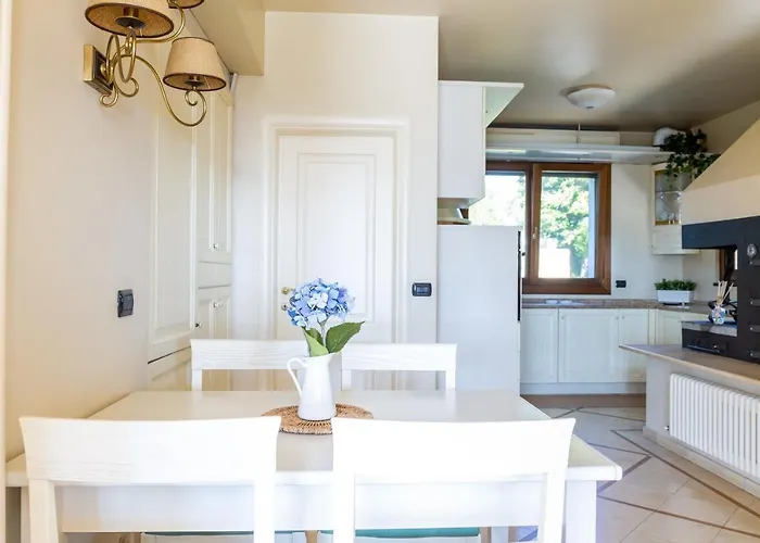 Rolls - Porzione Di Con Piscina,giardino E Parcheggi