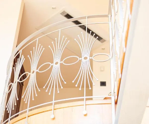 Villa Rolls - Porzione Di Con Piscina,giardino E Parcheggi *