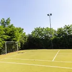 Rolls - Porzione Di Con Piscina,giardino E Parcheggi