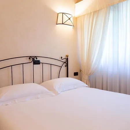 Rolls - Porzione Di Con Piscina,giardino E Parcheggi Villa *