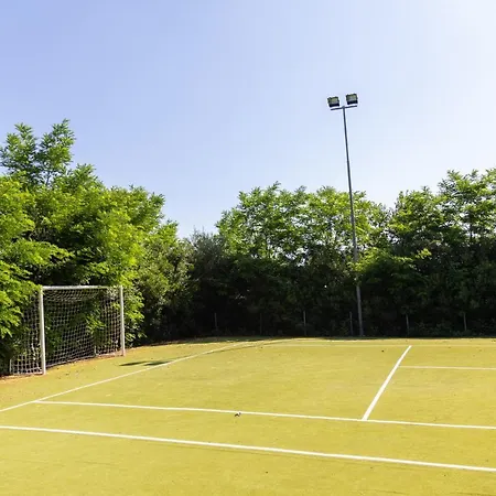 Rolls - Porzione Di Con Piscina,giardino E Parcheggi