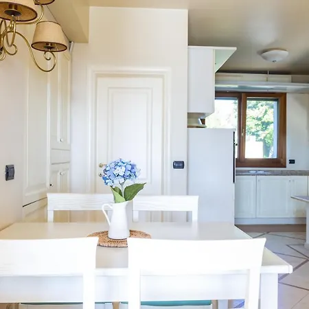 Rolls - Porzione Di Con Piscina,giardino E Parcheggi