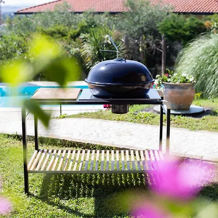 Villa Rolls - Porzione Di Con Piscina,giardino E Parcheggi *