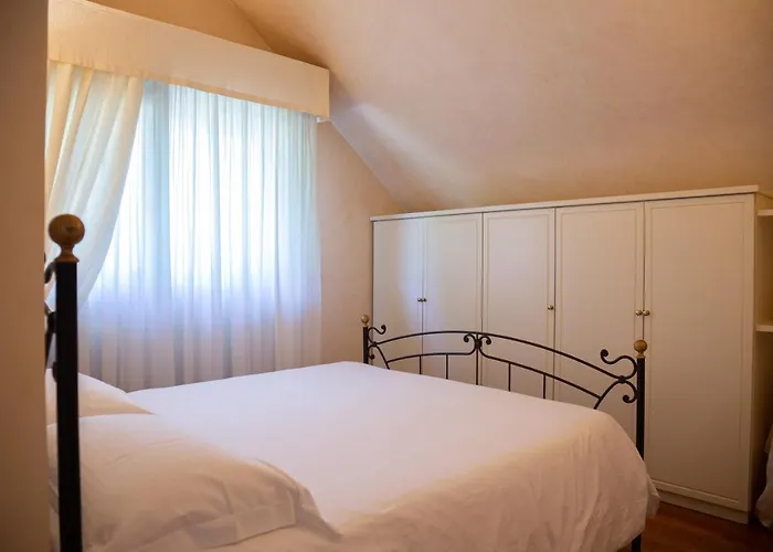 Villa Rolls - Porzione Di Con Piscina,giardino E Parcheggi *