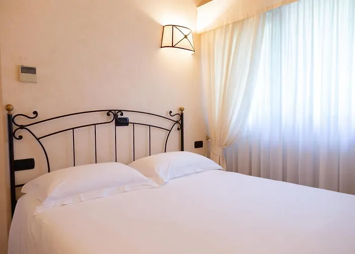 Rolls - Porzione Di Con Piscina,giardino E Parcheggi Villa *