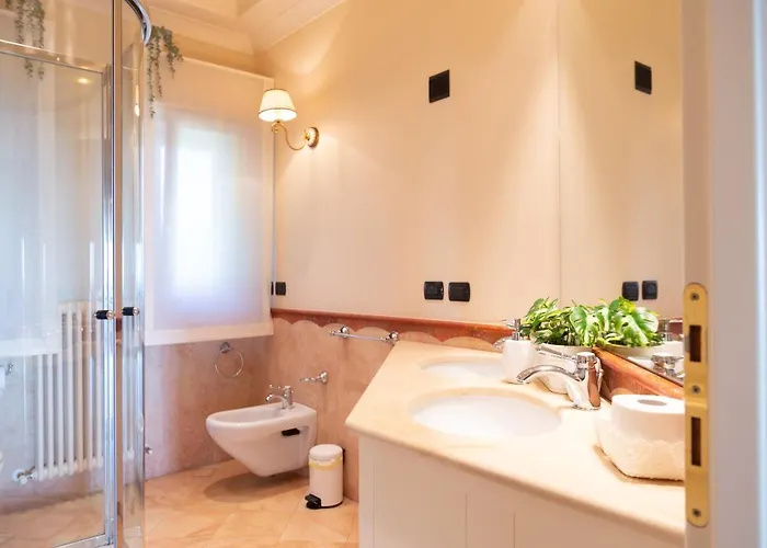 Rolls - Porzione Di Con Piscina,giardino E Parcheggi *